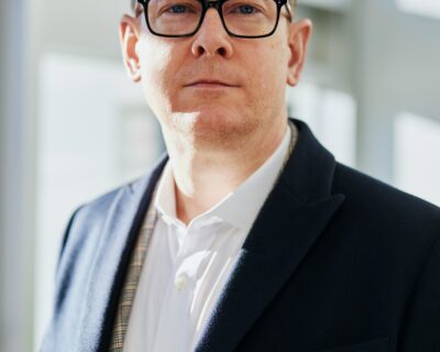 linkedin-sales-solutions-pAtA8xe_iVM-unsplash